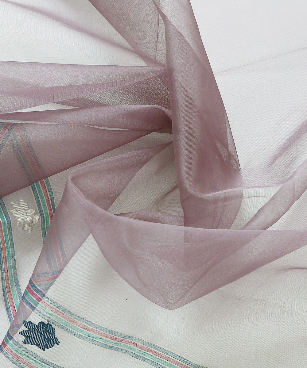 Handloom_Purple_Muslin_Dhakai_Jamdani_Saree_With_Small_Lotus_Boota_WeaverStory_06