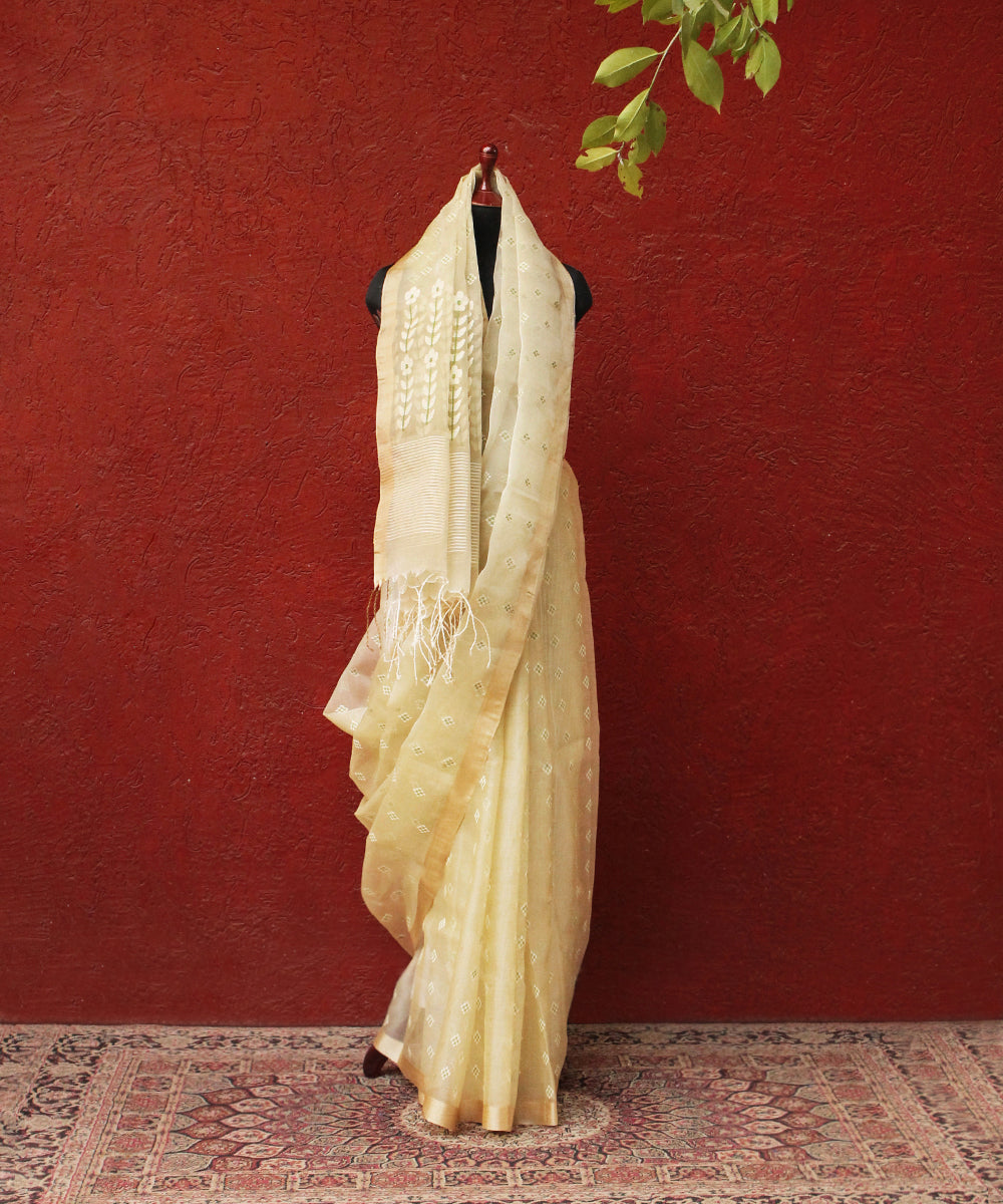Light_Green_Handloom_Silk_Muslin_Jamdani_Saree_With_Dark_Green_Booti_WeaverStory_03