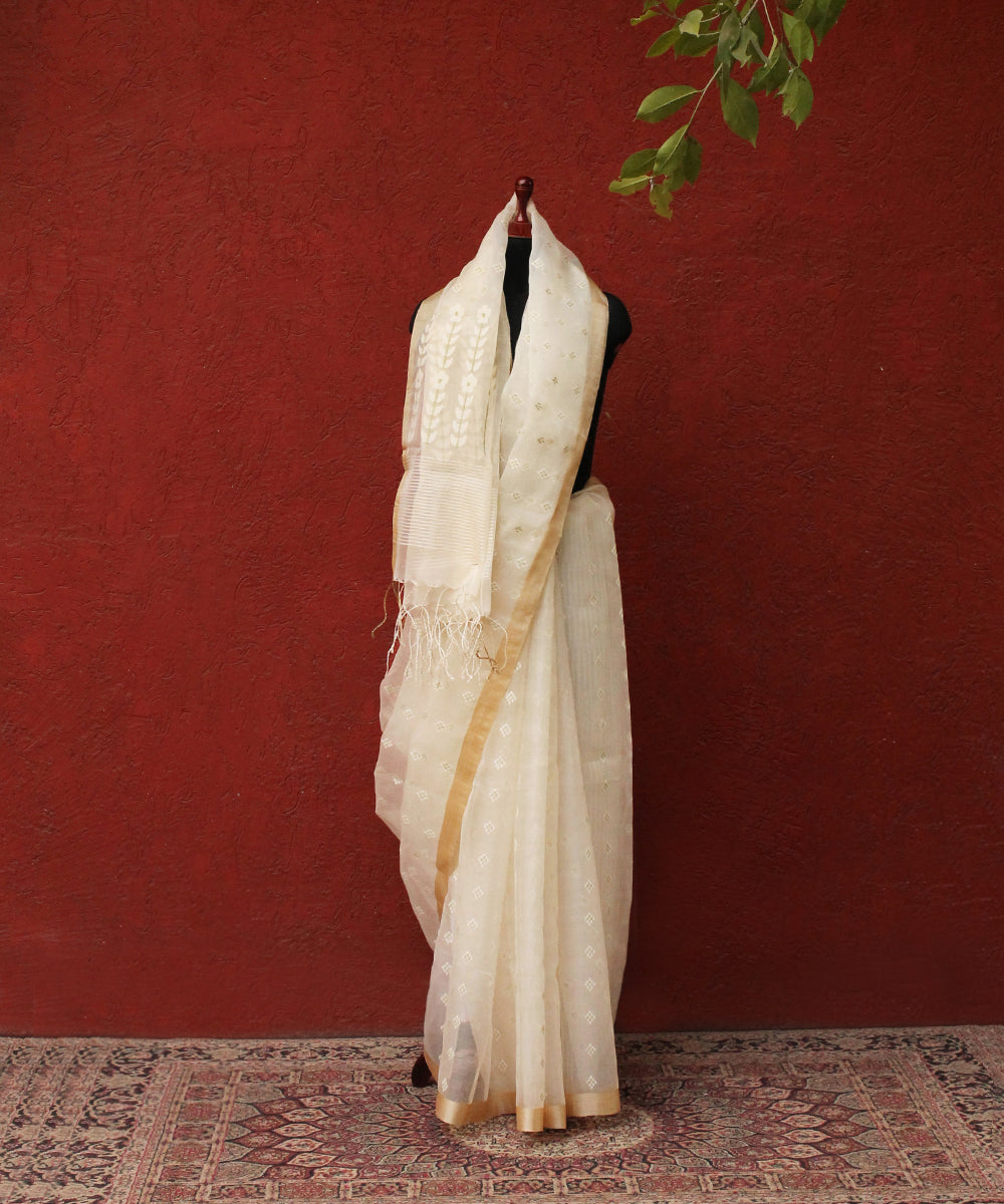 Handloom_Offwhite_Silk_Muslin_Jamdani_Saree_With_White_Booti_WeaverStory_03