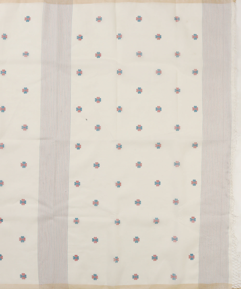 Handloom_Offwhite_Silk_Muslin_Jamdani_Saree_With_Floral_Booti_WeaverStory_05