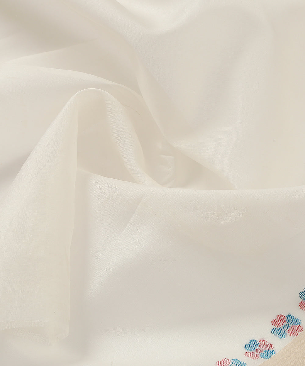 Handloom_Offwhite_Silk_Muslin_Jamdani_Saree_With_Floral_Booti_WeaverStory_06