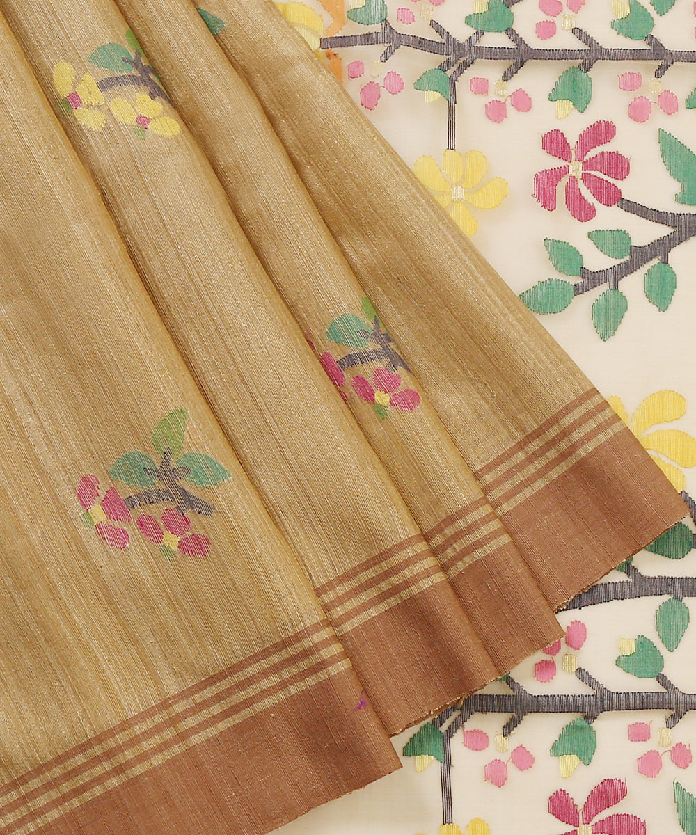 Handloom_Beige_Matka_Silk_Saree_With_Muslin_Jamdani_Pallu_WeaverStory_02