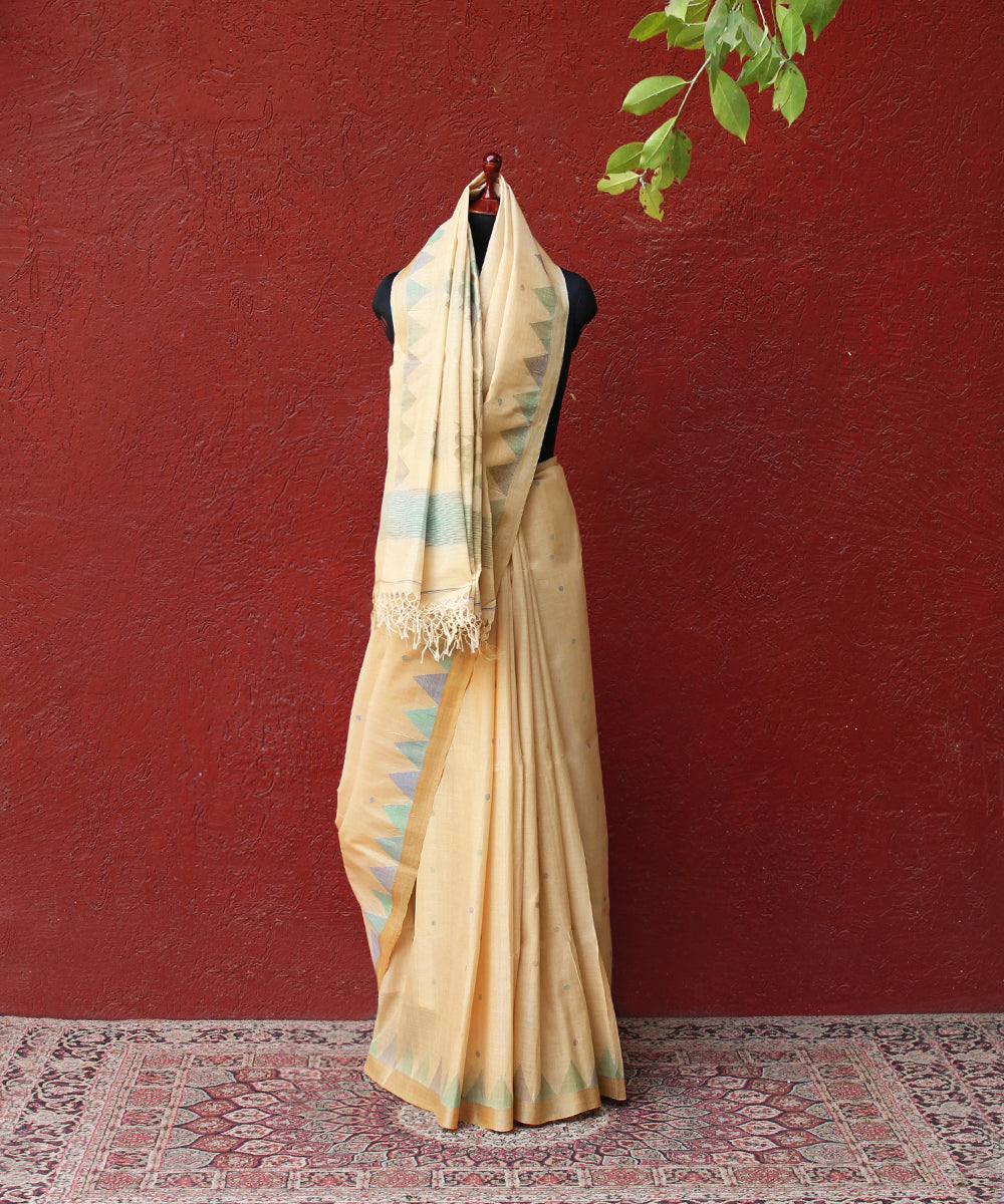 Handloom_Beige_Tussar_Moonga_Jamdani_Saree_With_Blue_Floral_Pallu_WeaverStory_03