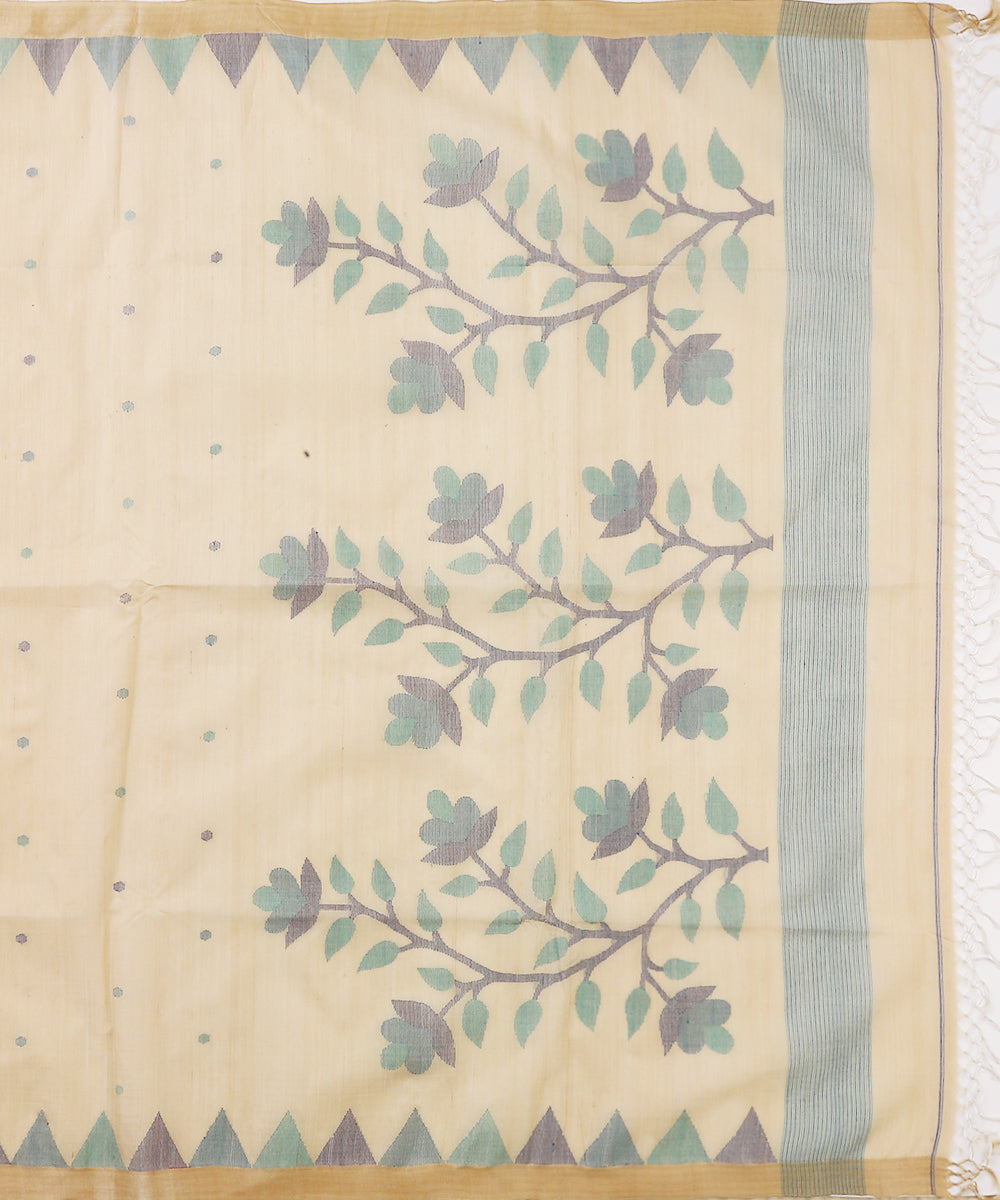Handloom_Beige_Tussar_Moonga_Jamdani_Saree_With_Blue_Floral_Pallu_WeaverStory_05