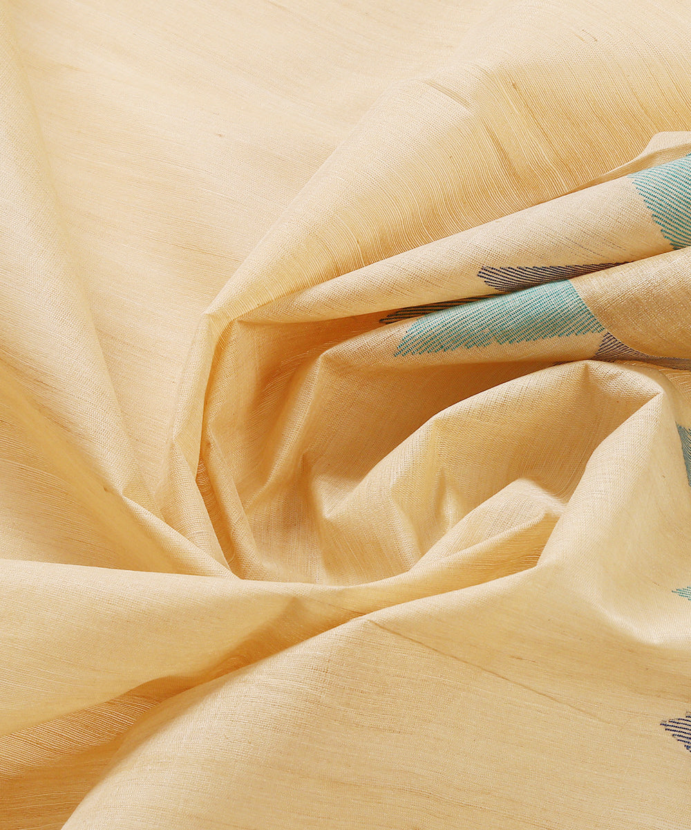 Handloom_Beige_Tussar_Moonga_Jamdani_Saree_With_Blue_Floral_Pallu_WeaverStory_06