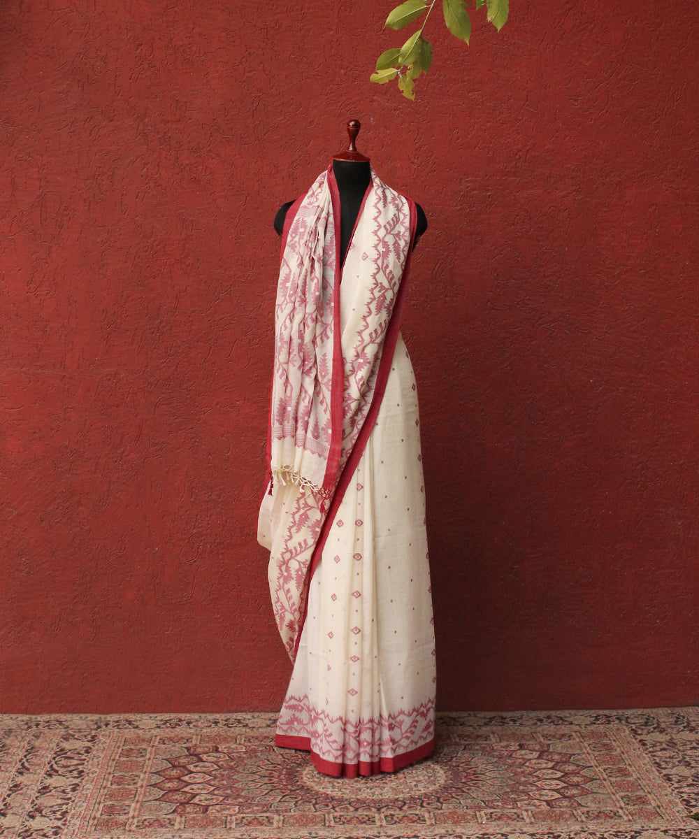 Handloom_White_Muslin_Jamdani_Saree_With_Red_Border_Pallu_WeaverStory_03