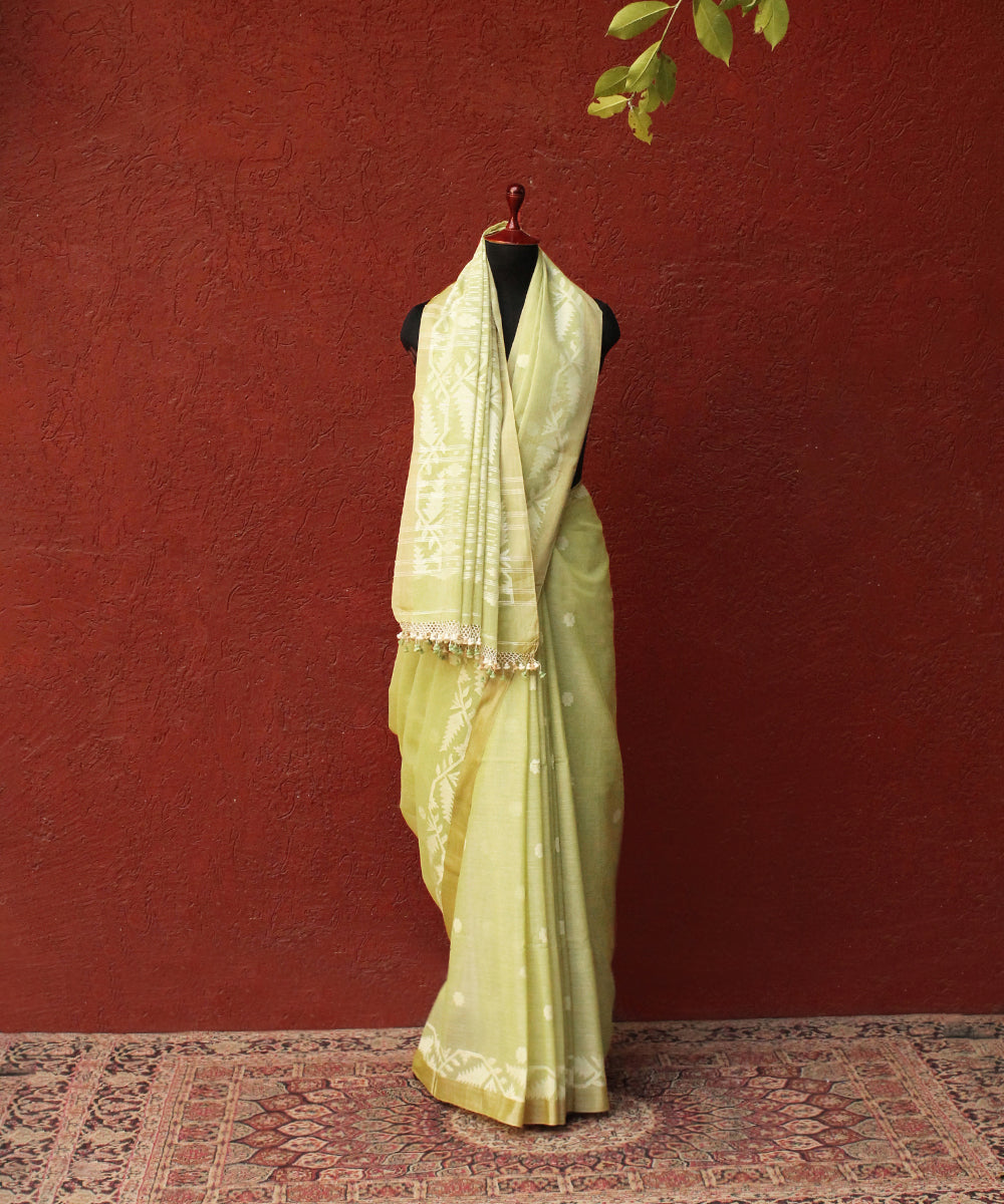 Handloom_Mint_Green_Muslin_Jamdani_Saree_With_Small_Flower_Booti_WeaverStory_03