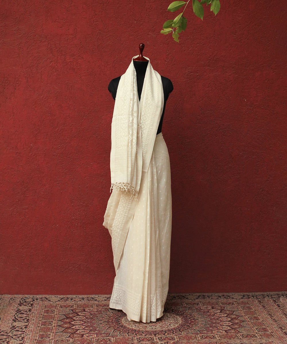 Offwhite_Handloom_Cotton_Jamdani_Saree_With_White_Thread_Weave_WeaverStory_02