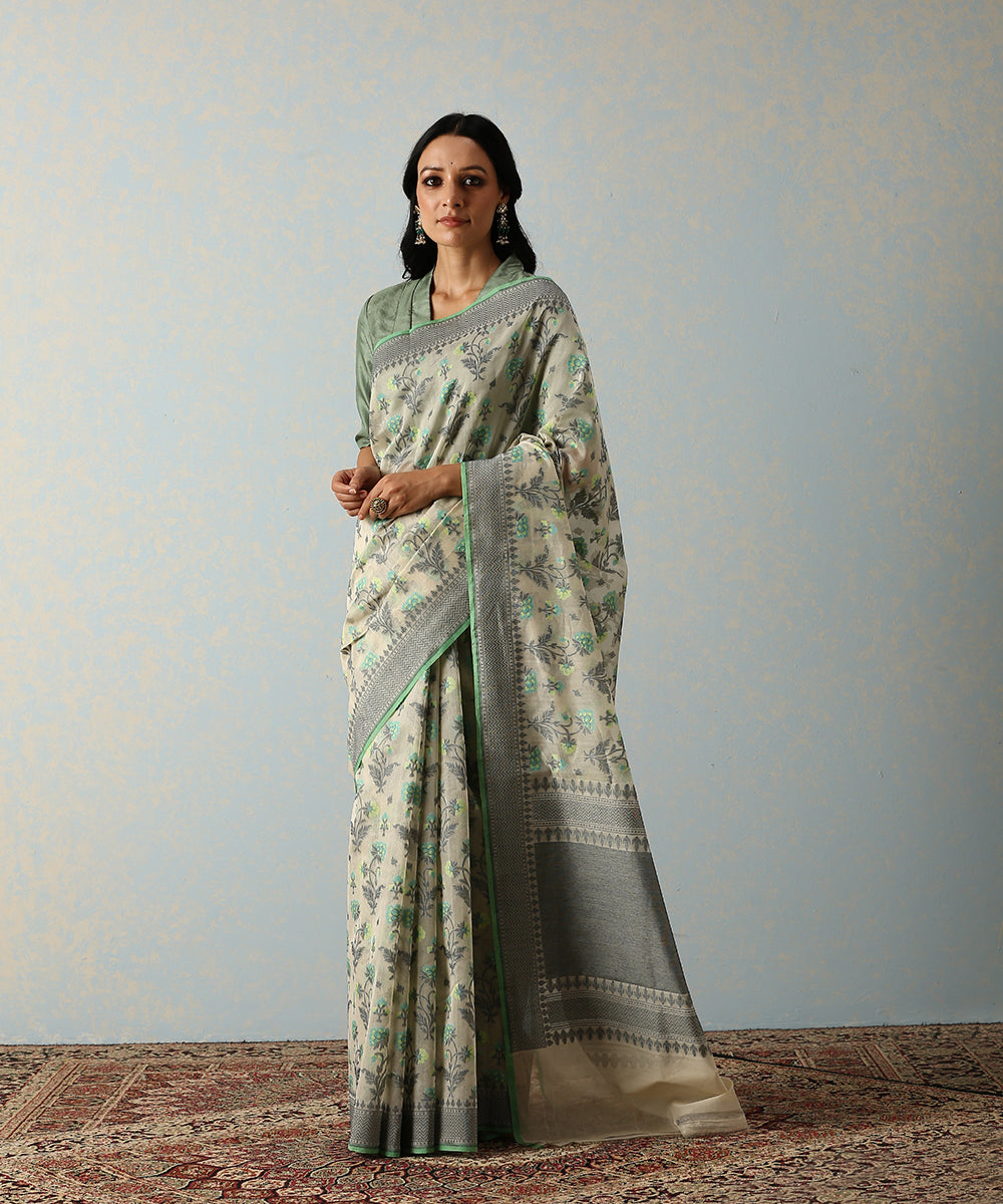Handloom_Offwhite_Cotton_Silk_Banarasi_Saree_With_Floral_Boota_WeaverStory_02