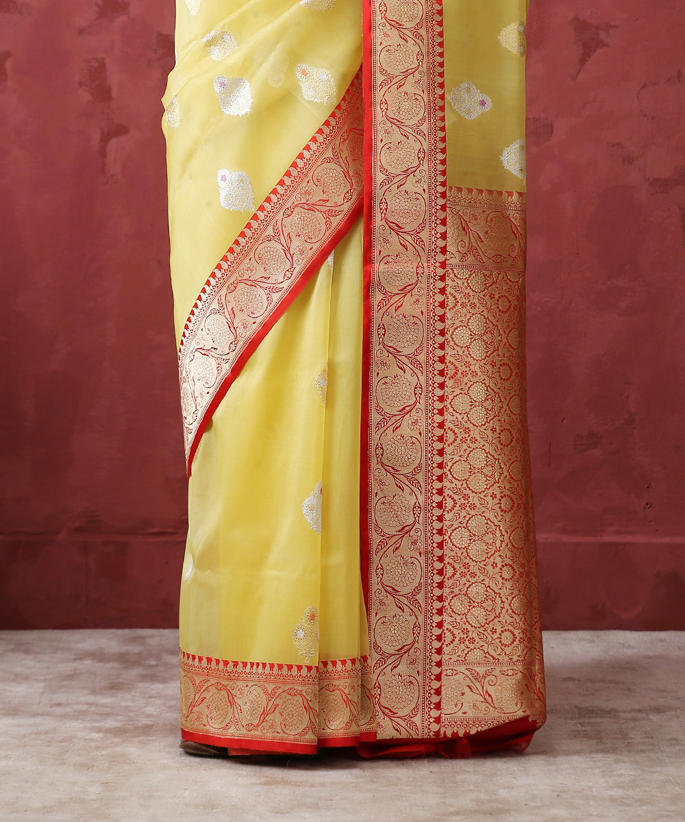 Handloom_Yellow_And_Red_Pure_Organza_Banarasi_Saree_WeaverStory_04