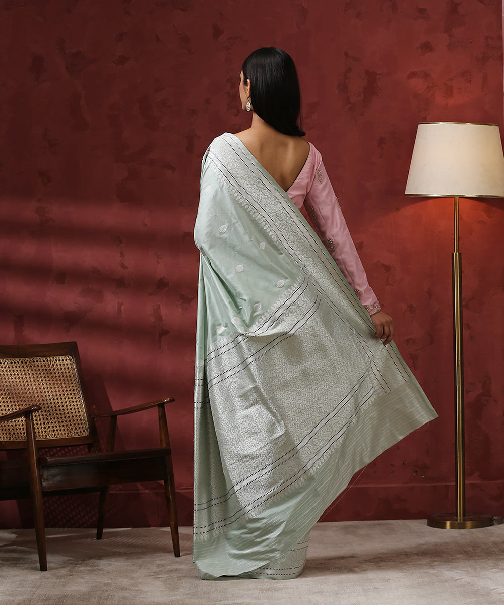 Handloom_Light_Green_Pure_Katan_Silk_Banarasi_Saree_WeaverStory_03
