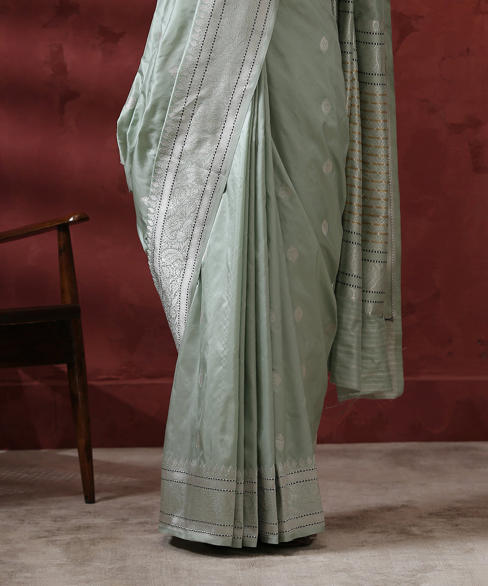 Handloom_Light_Green_Pure_Katan_Silk_Banarasi_Saree_WeaverStory_04
