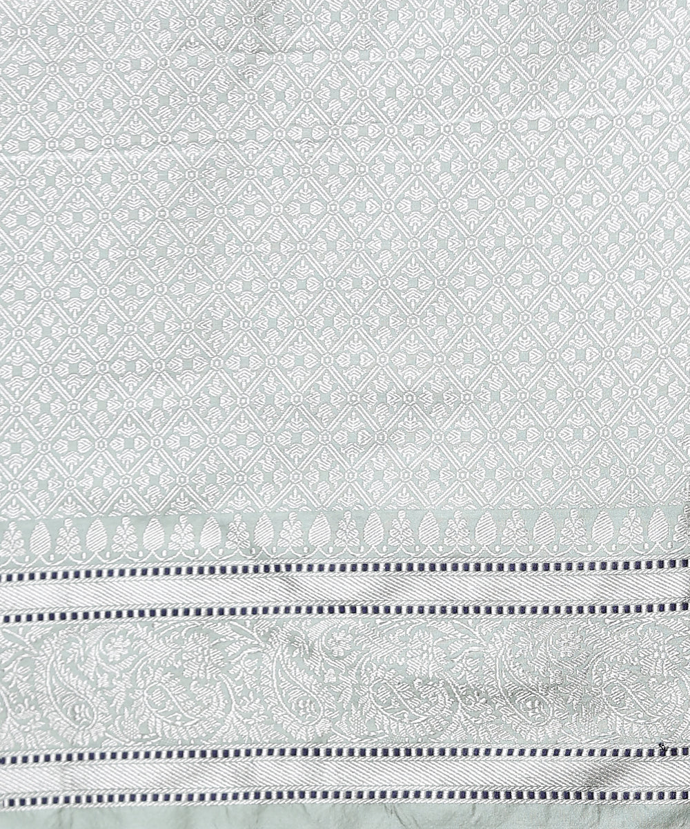 Handloom_Light_Green_Pure_Katan_Silk_Banarasi_Saree_WeaverStory_05