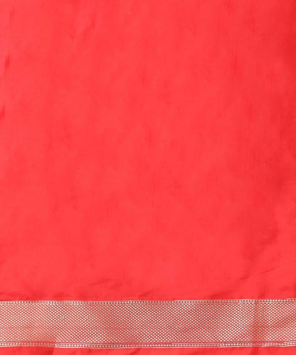 Handloom_Red_Pure_Katan_Silk_Banarasi_Saree_with_Cutwork_Floral_Bunches_WeaverStory_05
