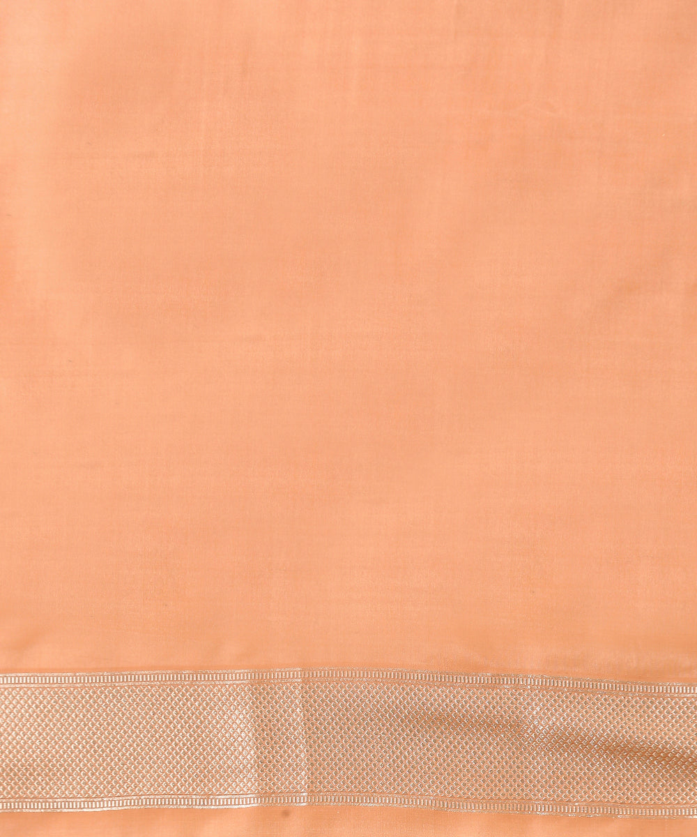 Light_Peach_Handloom_Pure_Katan_Silk_Banarasi_Saree_with_Cutwork_Rose_Flower_Jaal_WeaverStory_05