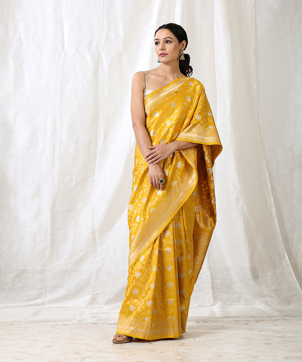 Mustard_Handloom_Pure_Katan_Silk_Banarasi_Saree_with_Sona_Rupa_Zari_Floral_Jaal_WeaverStory_02