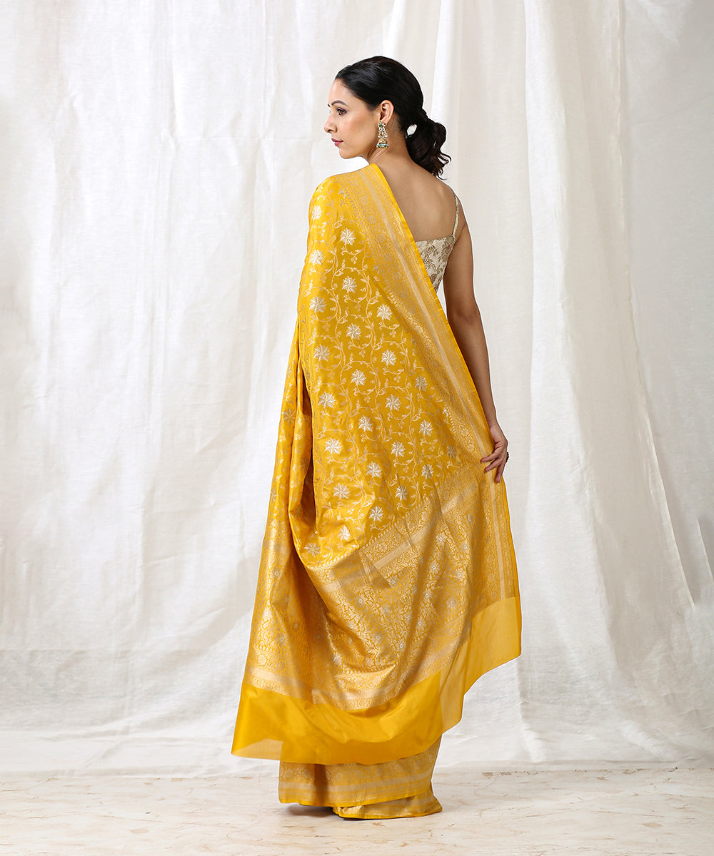 Mustard_Handloom_Pure_Katan_Silk_Banarasi_Saree_with_Sona_Rupa_Zari_Floral_Jaal_WeaverStory_03