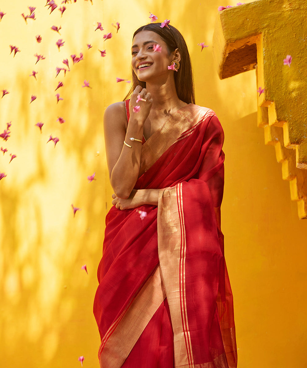 Red_Handloom_Pure_Chanderi_Cotton_Saree_With_Zari_Border_WeaverStory_01