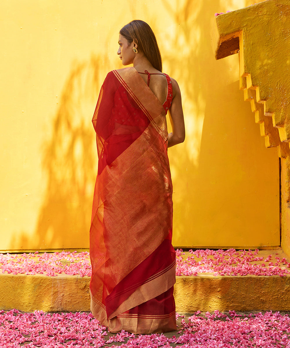 Red_Handloom_Pure_Chanderi_Cotton_Saree_With_Zari_Border_WeaverStory_03