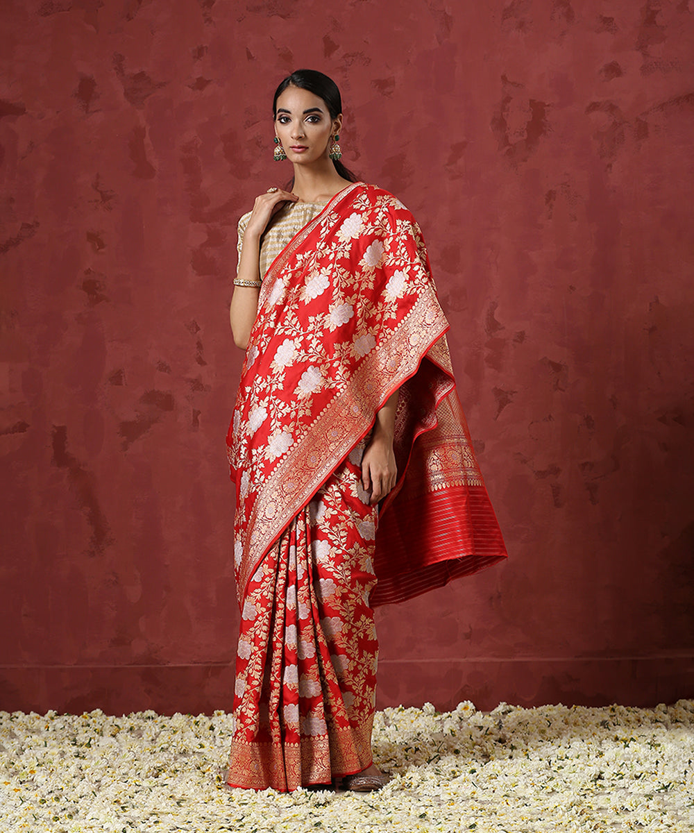 Handloom_Red_Pure_Katan_Silk_Banarasi_Saree_with_Angoor_Jaal_WeaverStory_02