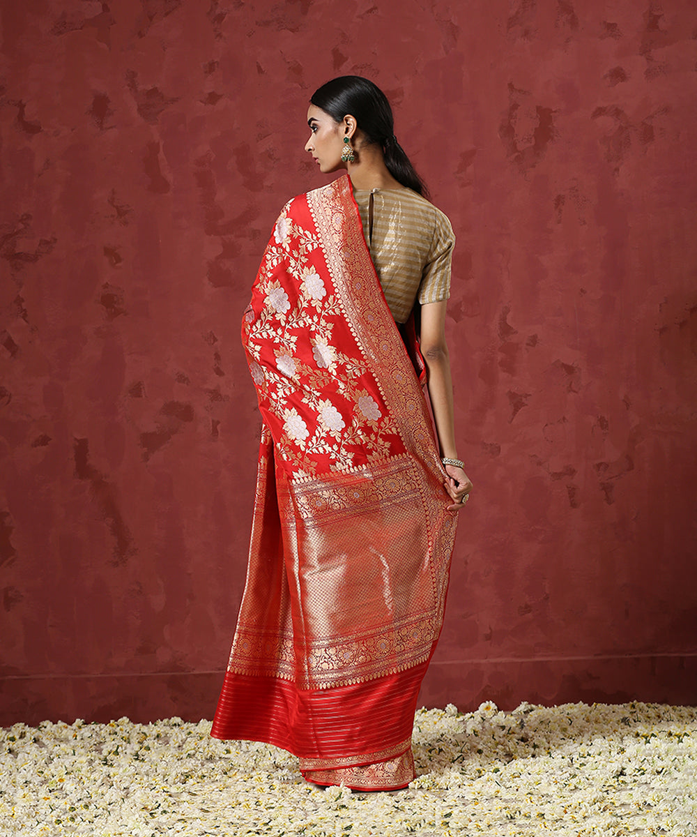 Handloom_Red_Pure_Katan_Silk_Banarasi_Saree_with_Angoor_Jaal_WeaverStory_03