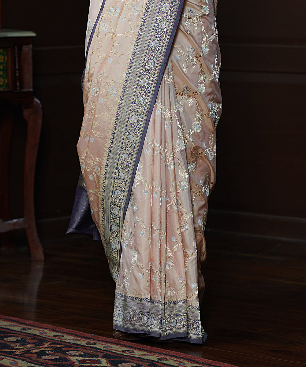 Handloom_Peach_Pure_Katan_Silk_Banarasi_Saree_With_Purple_Floral_Border_WeaverStory_04