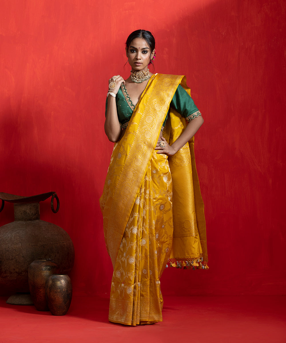 Handloom_Yellow_Pure_Katan_Silk_Banarasi_Saree_With_Kadhwa_Jaal_WeaverStory_02