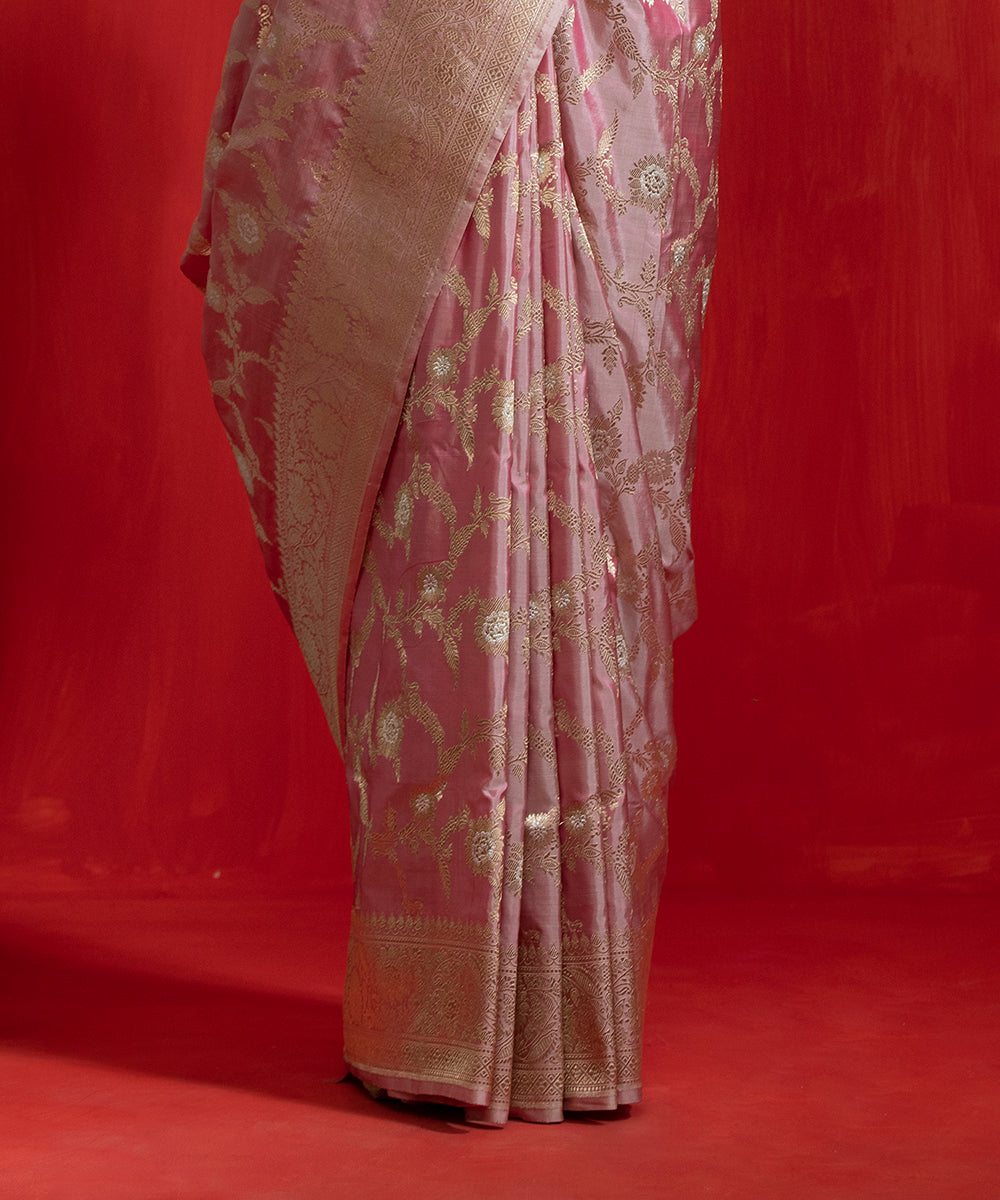 Handloom_Blush_Pink_Pure_Katan_Silk_Banarasi_Saree_With_Kadhwa_Jaal_WeaverStory_04