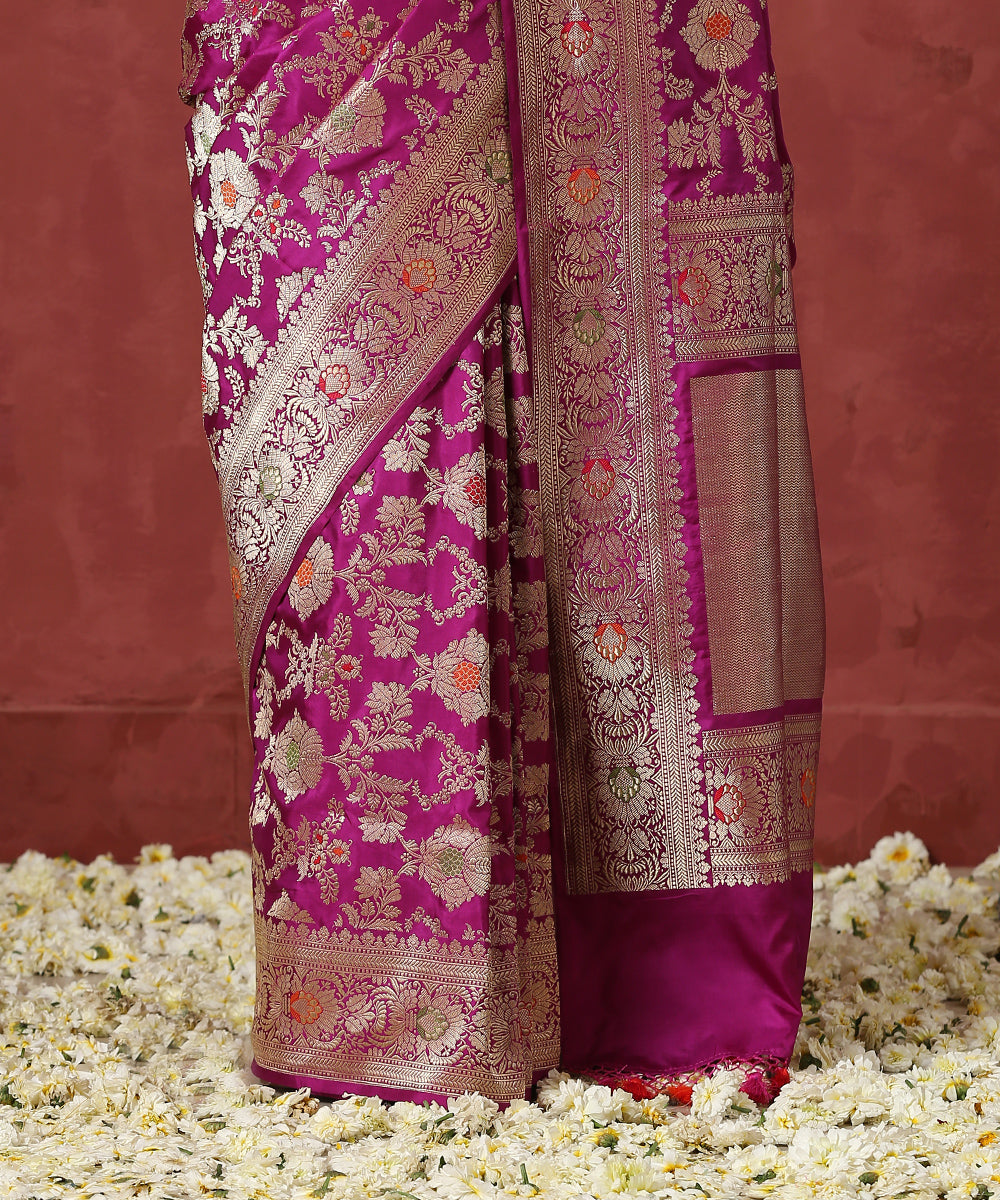 Handloom_Purple_Pure_Katan_Silk_Kahdwa_Jangla_Banarasi_Saree_WeaverStory_04