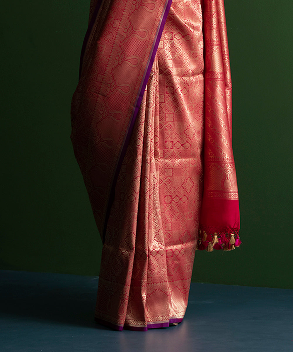 Red_Handloom_Kimkhab_Pure_Katan_Silk_Banarasi_Saree_With_Purple_Selvedge_WeaverStory_04