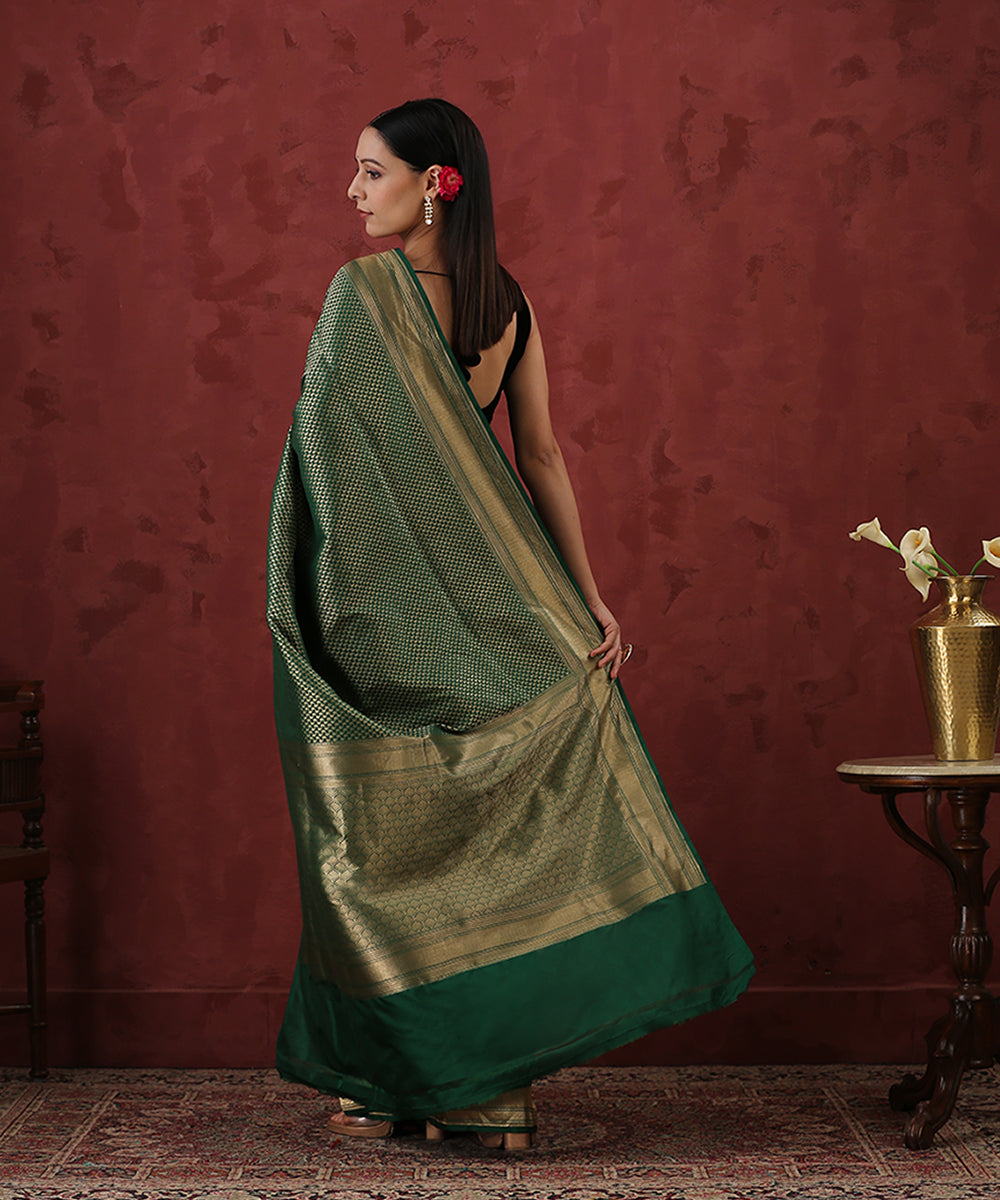 Handloom_Dark_Green_Pure_Katan_Silk_Tanchoi_Banarasi_Saree_With_Zari_WeaverStory_03