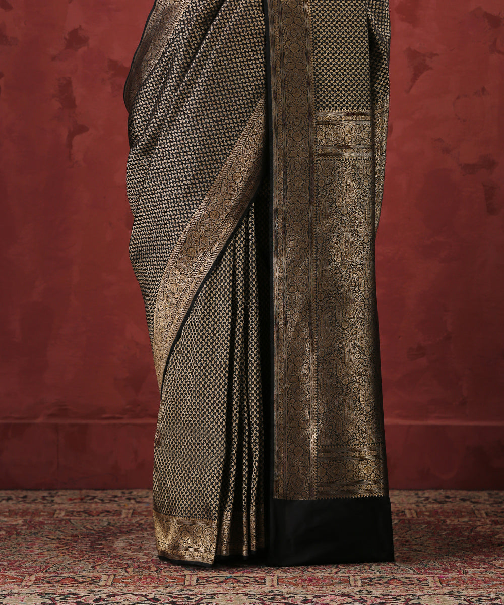 Handloom_Black_Zari_Tanchoi_Pure_Katan_Silk_Banarasi_Saree_With_Zari_Border_WeaverStory_04