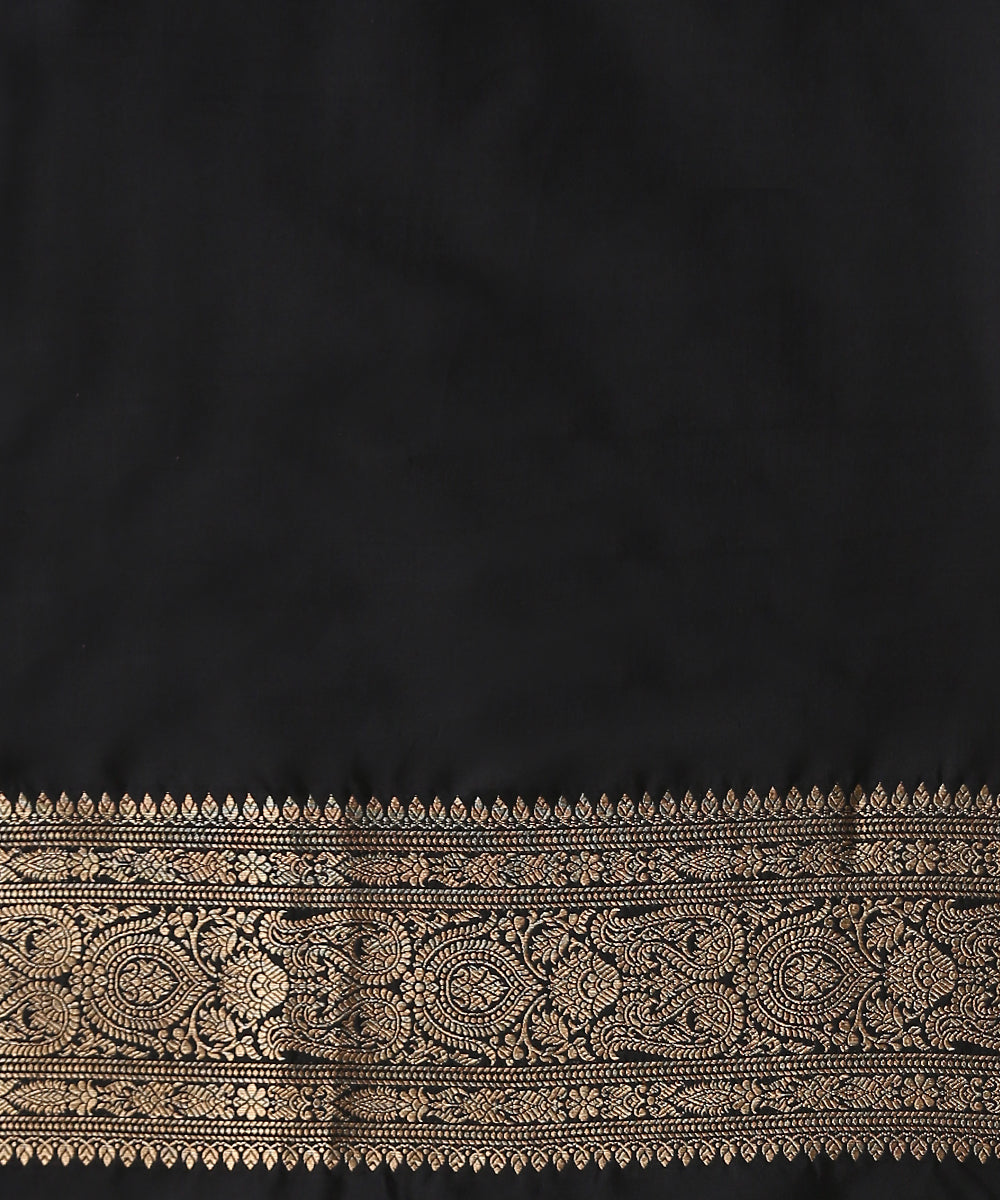 Handloom_Black_Zari_Tanchoi_Pure_Katan_Silk_Banarasi_Saree_With_Zari_Border_WeaverStory_05