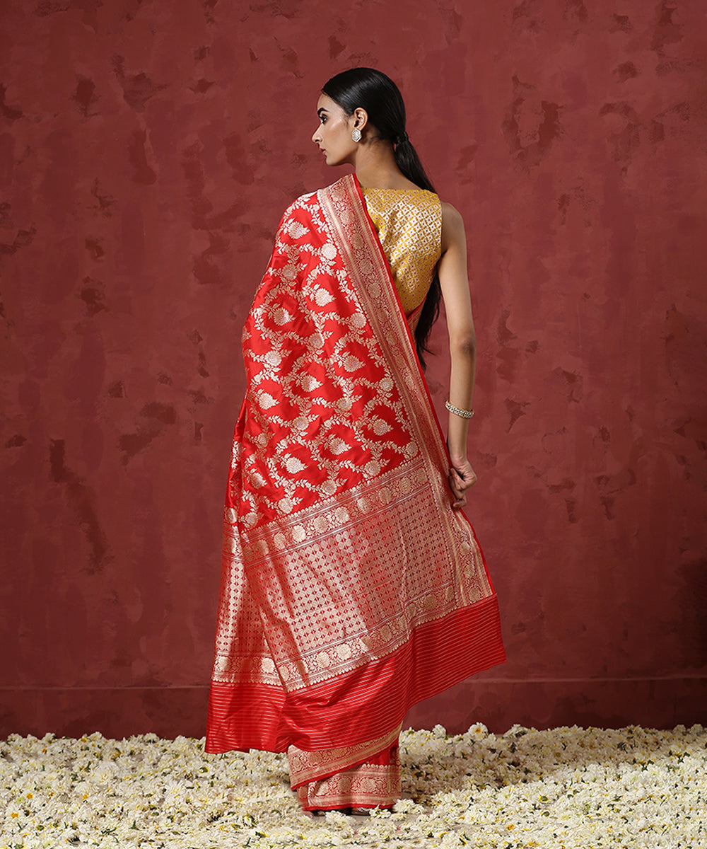 Handloom_Red_Pure_Katan_Silk_Banarasi_Saree_with_Kadhwa_Jaal_WeaverStory_03