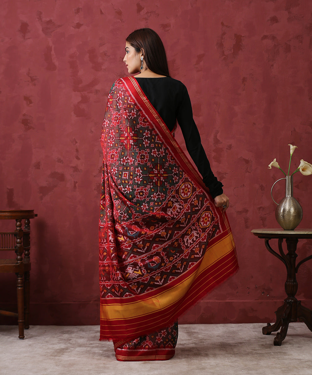 Maroon_And_Green_Handloom_Mulberry_Silk_Patola_Saree_WeaverStory_03