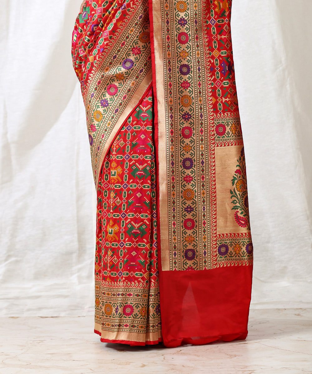 Red_Handloom_Pure_Katan_Silk_Patola_Banarasi_Saree_with_Guldasta_Pallu_WeaverStory_04