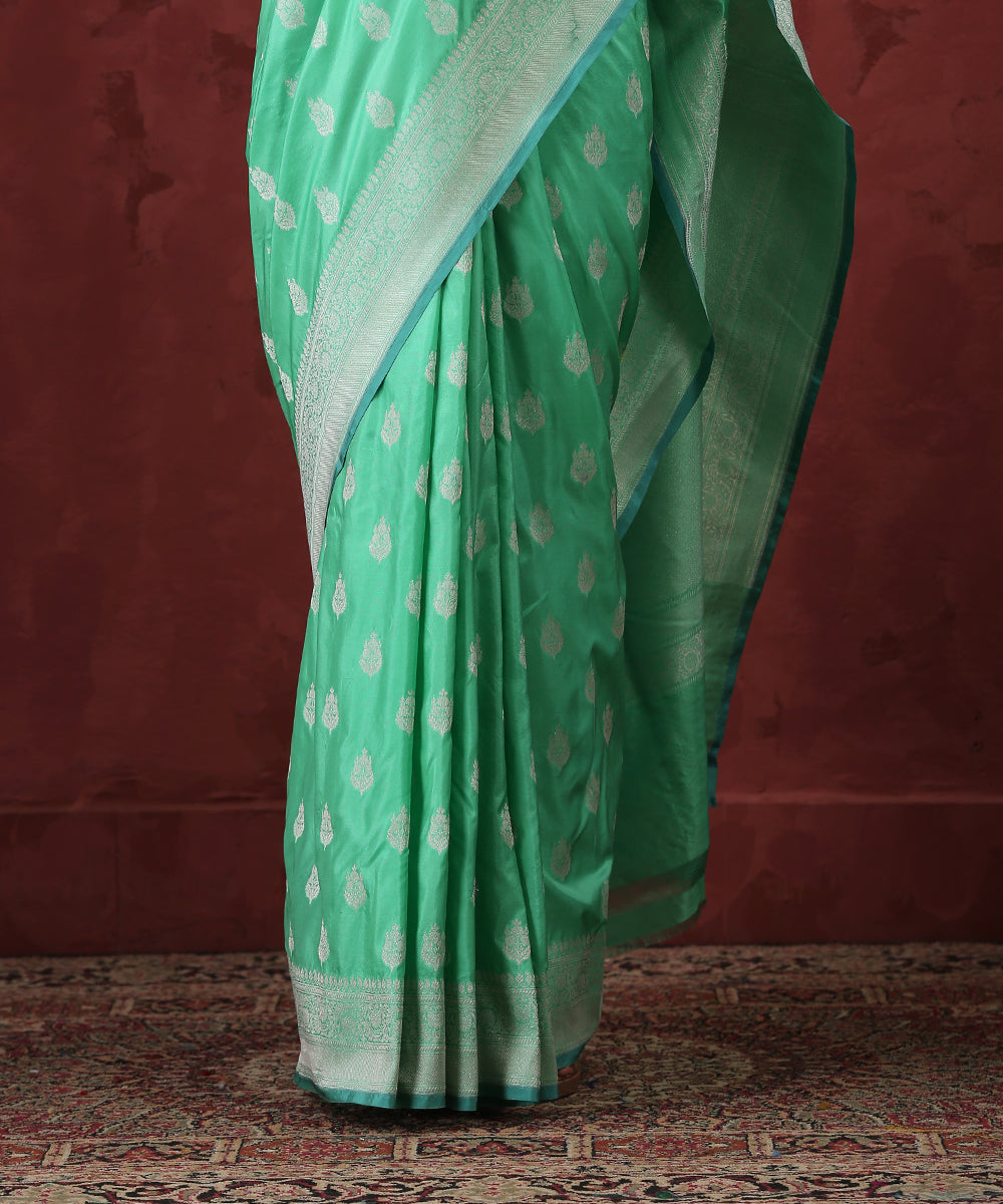 Handloom_Spring_Green_Pure_Katan_Silk_Banarasi_Saree_With_Cutwork_Booti_WeaverStory_04