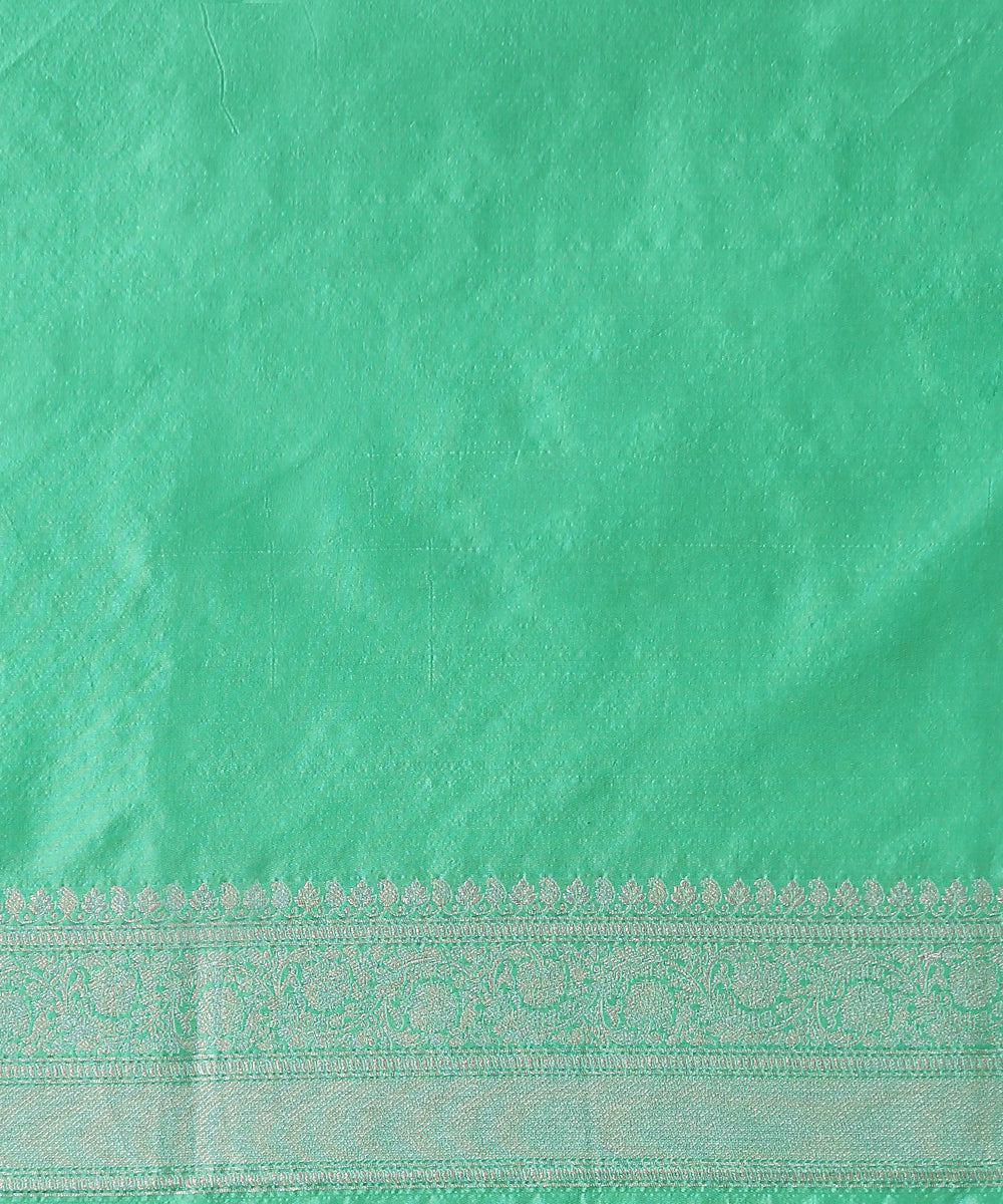 Handloom_Spring_Green_Pure_Katan_Silk_Banarasi_Saree_With_Cutwork_Booti_WeaverStory_05