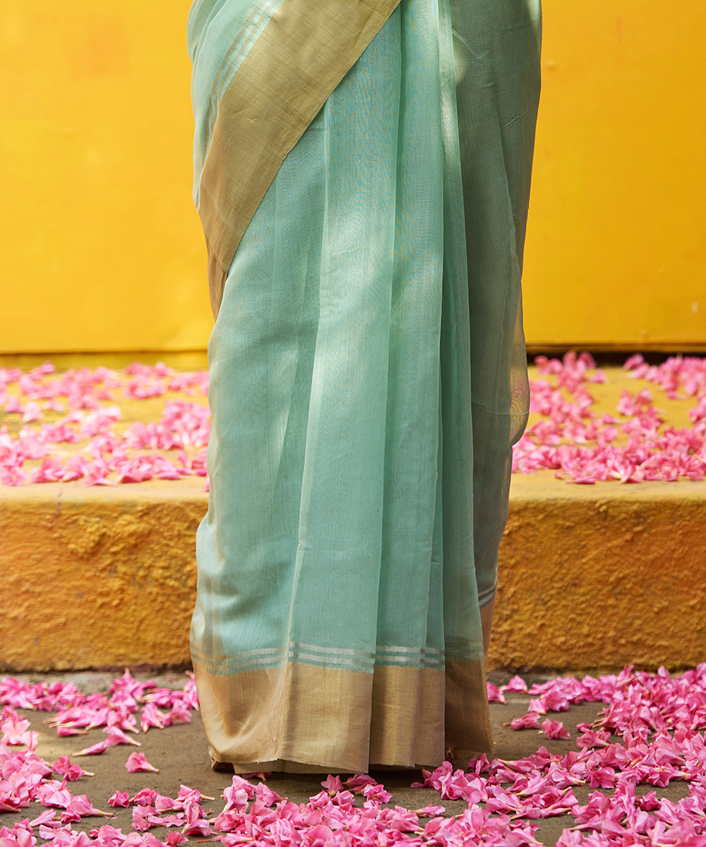 Handloom_Plain_Ice_Blue_Pure_Chanderi_Saree_With_Golden_Border_WeaverStory_04