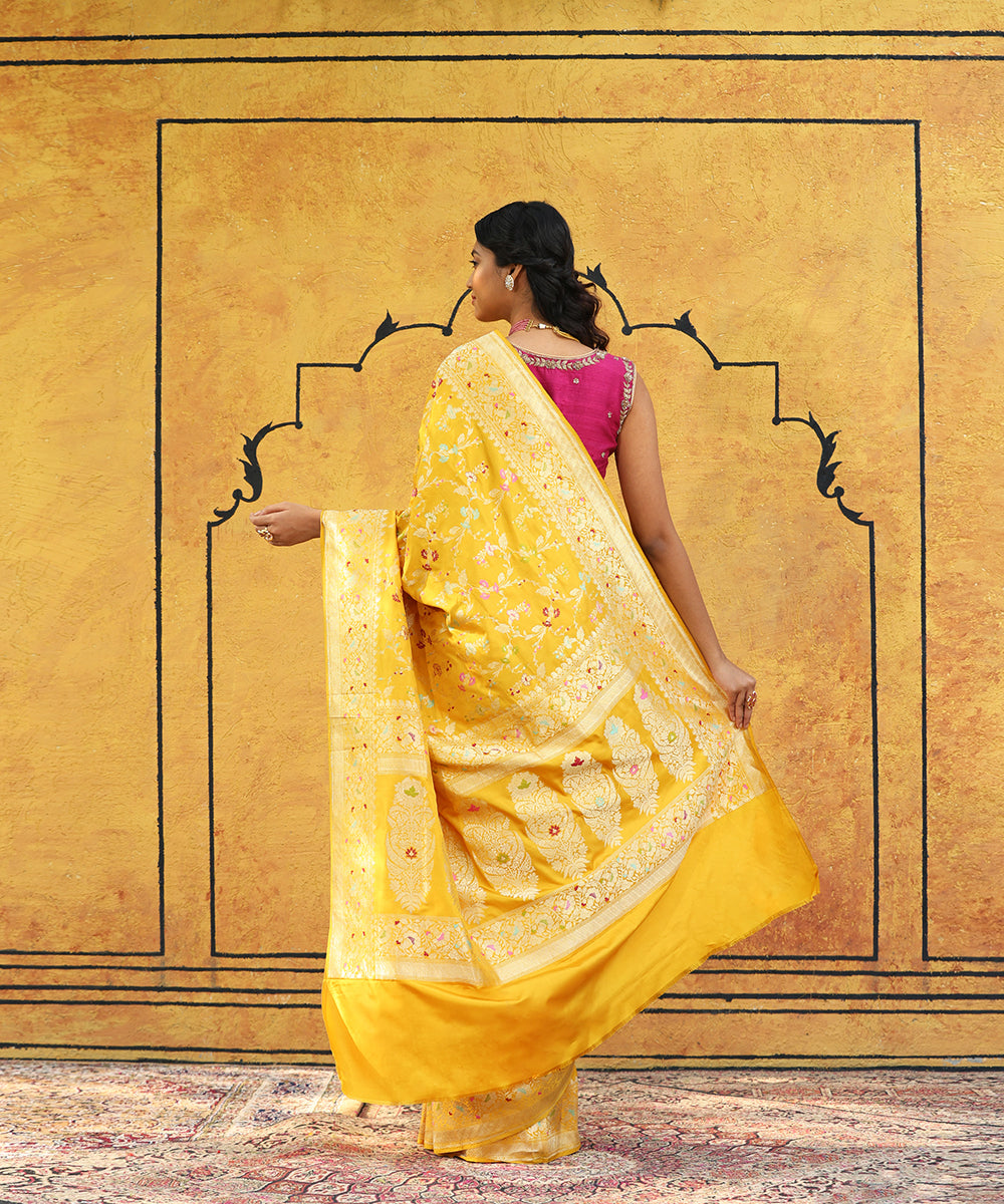 Handloom_Mustard_Pure_Katan_Silk_Banarasi_Saree_With_Kadhwa_Jaal_WeaverStory_03