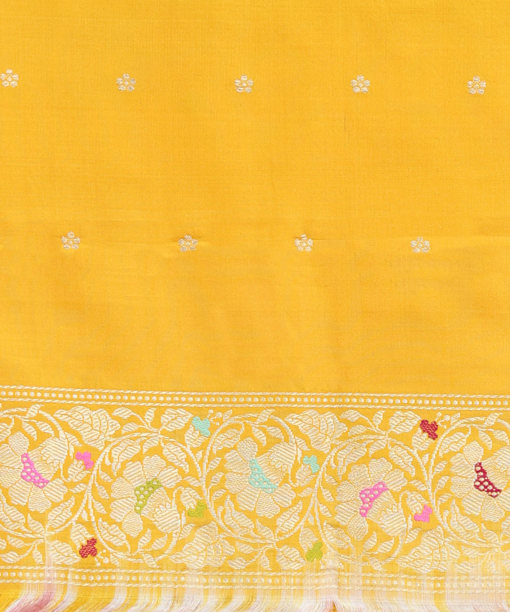 Handloom_Mustard_Pure_Katan_Silk_Banarasi_Saree_With_Kadhwa_Jaal_WeaverStory_05
