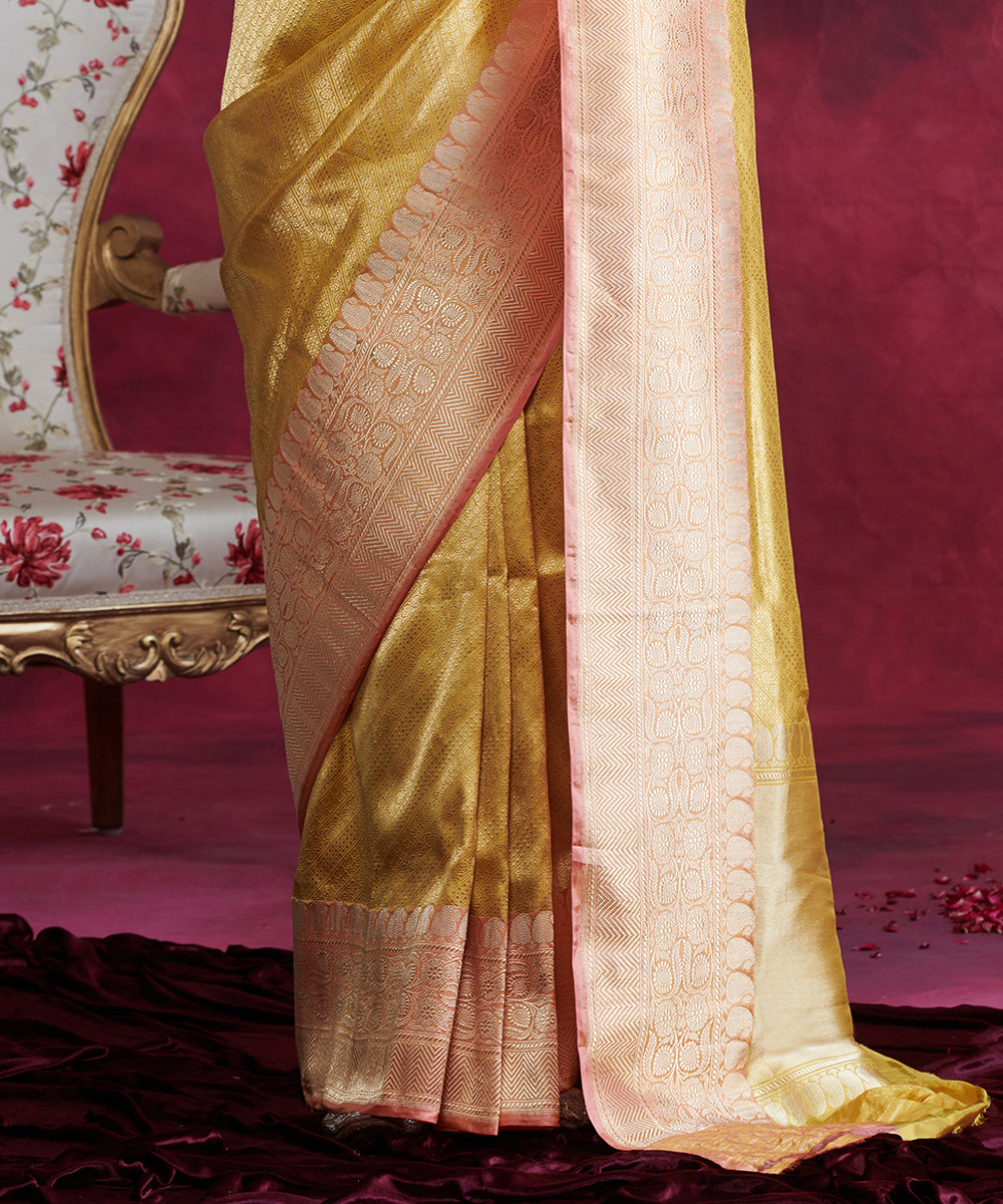Handloom_Mustard_Kimkhab_Pure_Katan_Silk_Banarasi_Saree_With_Peach_Border_WeaverStory_04