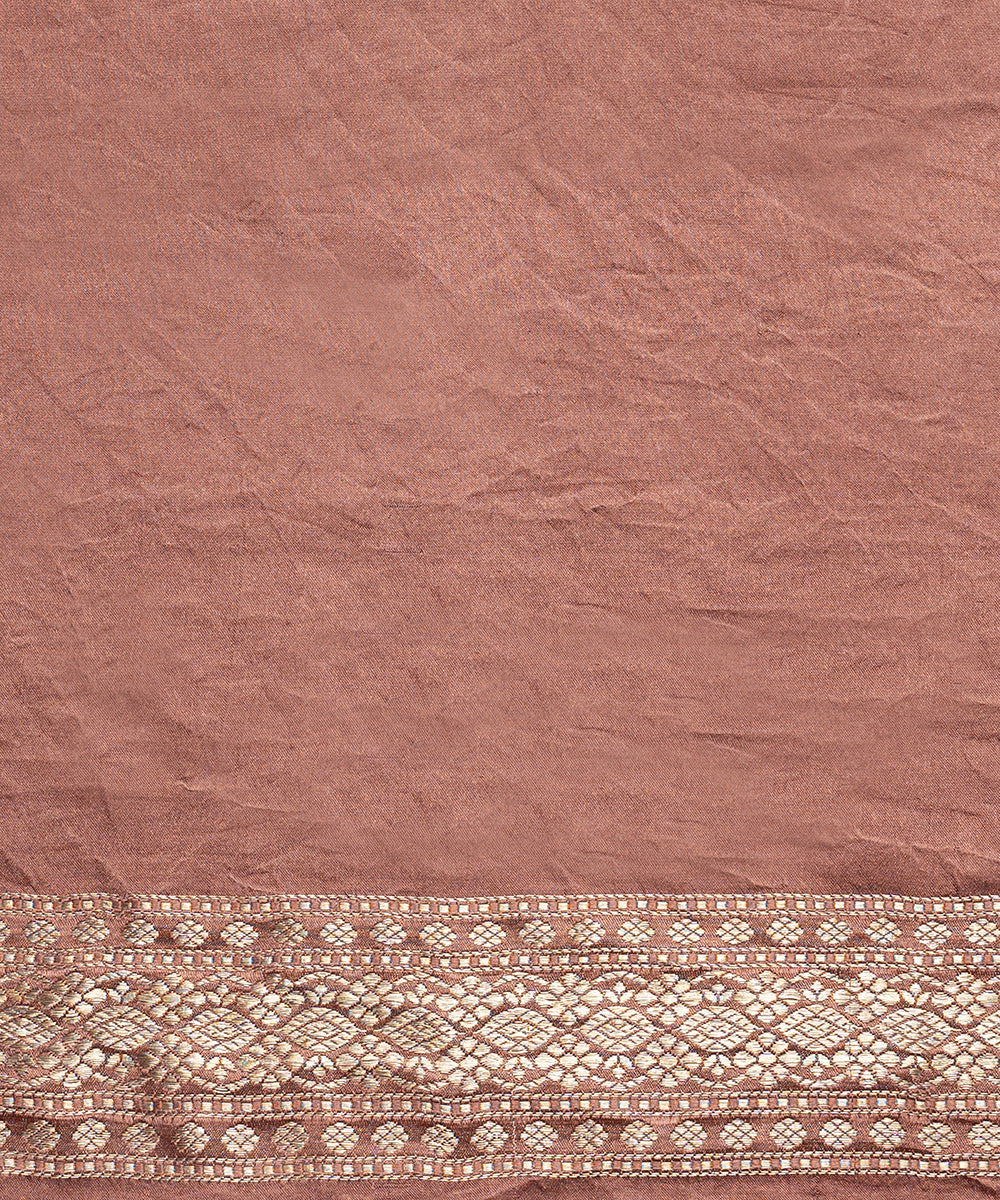 Chocolate_Brown_Gajji_Silk_Tanchoi_Banarasi_Saree_With_Floral_Jaal_WeaverStory_05