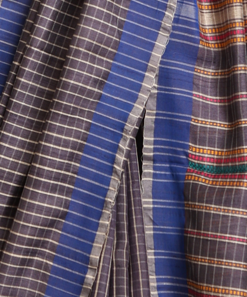 Grey_Handloom_Pure_Kosa_Silk_Checkered_Saree_With_Blue_Border_WeaverStory_04