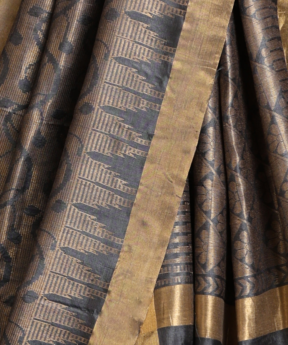 Handloom_Grey_Pure_Kosa_Silk_Saree_With_Booti_And_Golden_Border_WeaverStory_04