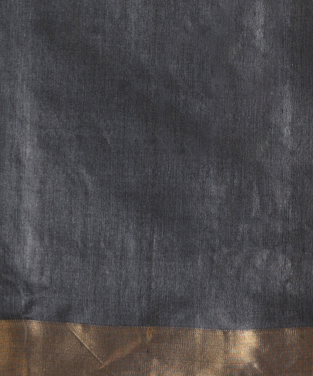 Handloom_Grey_Pure_Kosa_Silk_Saree_With_Booti_And_Golden_Border_WeaverStory_06