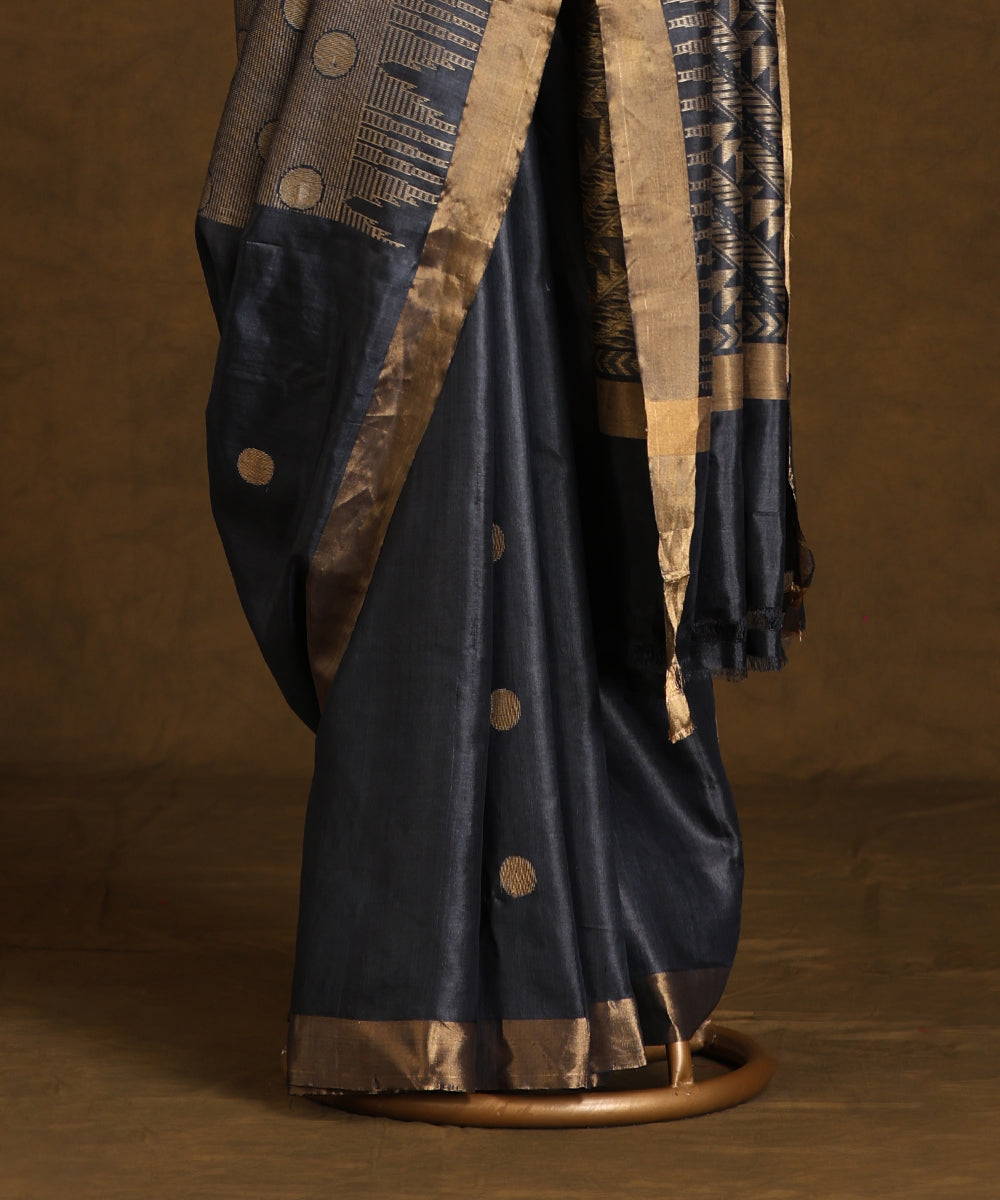 Navy_Blue_Handloom_Pure_Kosa_Silk_Saree_With_Booti_And_Golden_Border_WeaverStory_03