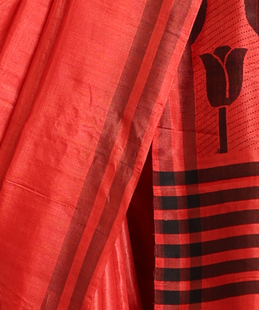 Deep_Orange_Handloom_Pure_Kosa_Silk_Saree_With_Lotus_Motifs_On_Pallu_WeaverStory_04