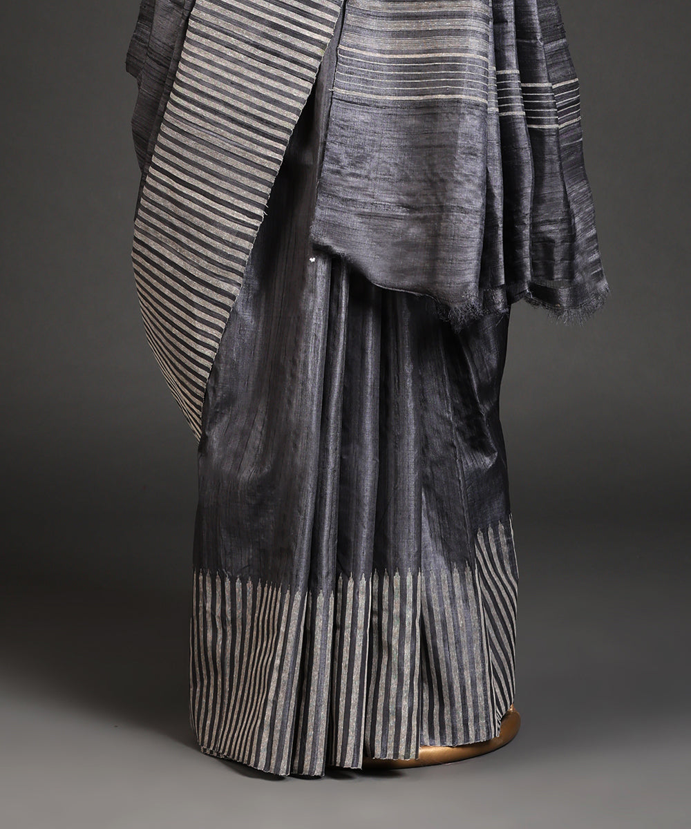 Grey_And_Black_Handloom_Pure_Ghhecha_Silk_Saree_With_Stripes_And_Temple_Border_In_Offwhite_WeaverStory_03