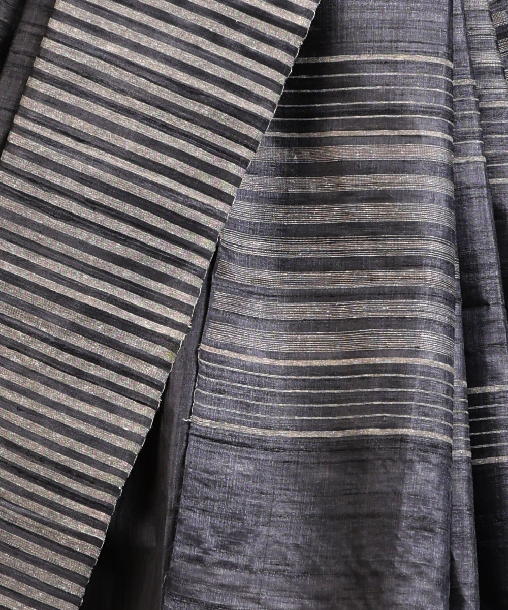 Grey_And_Black_Handloom_Pure_Ghhecha_Silk_Saree_With_Stripes_And_Temple_Border_In_Offwhite_WeaverStory_04